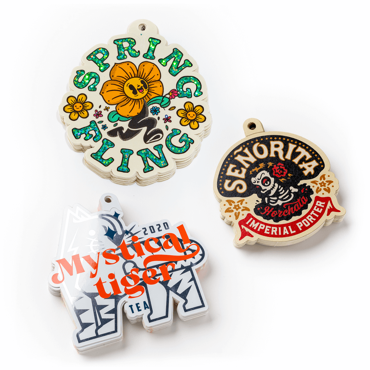 Drie stapels hanglabel gestanste stickers.