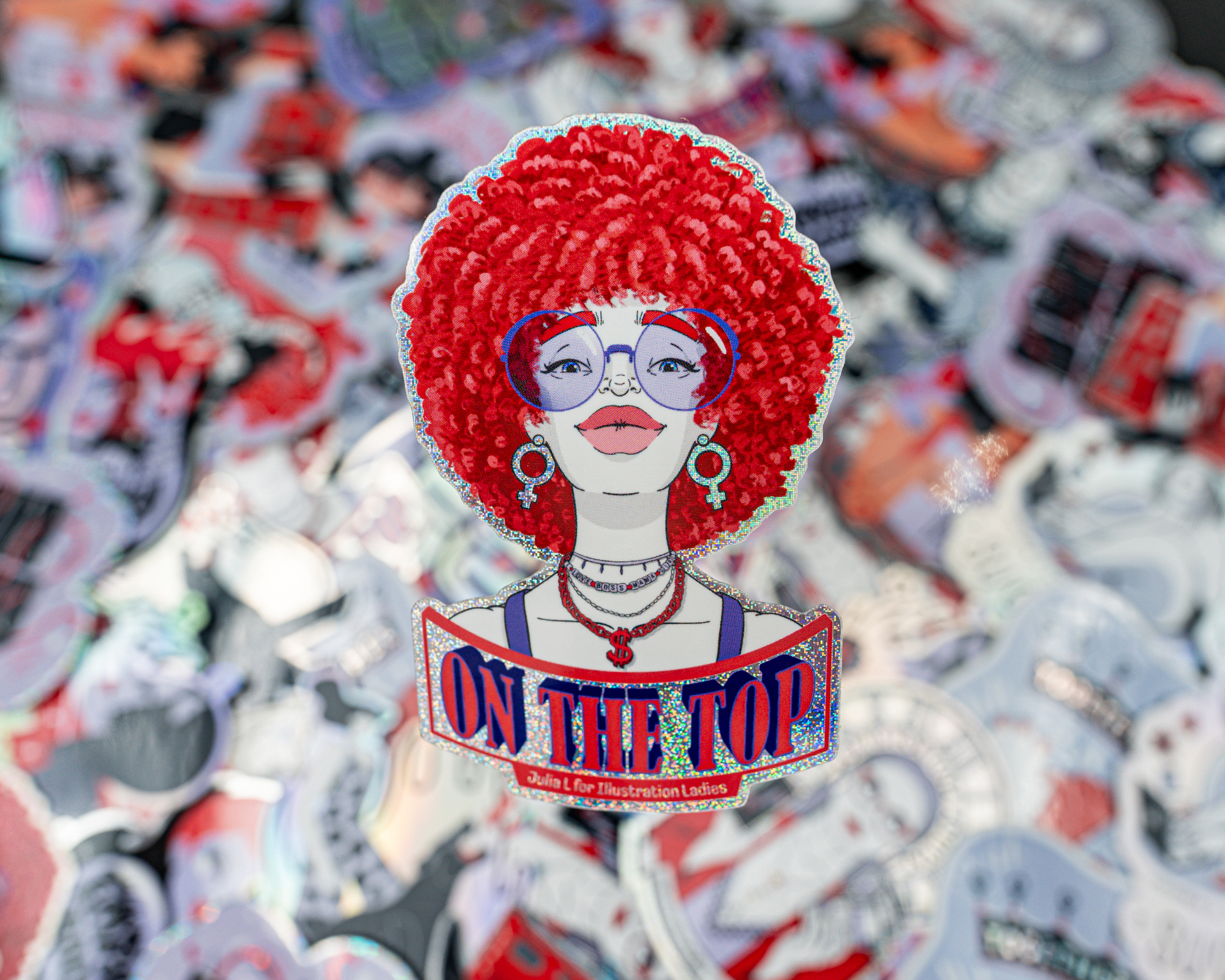 Sticker van een vrouw met rode afro, bril en sieraden. Tekst: "On the Top". Achtergrond van overlappende stickers.